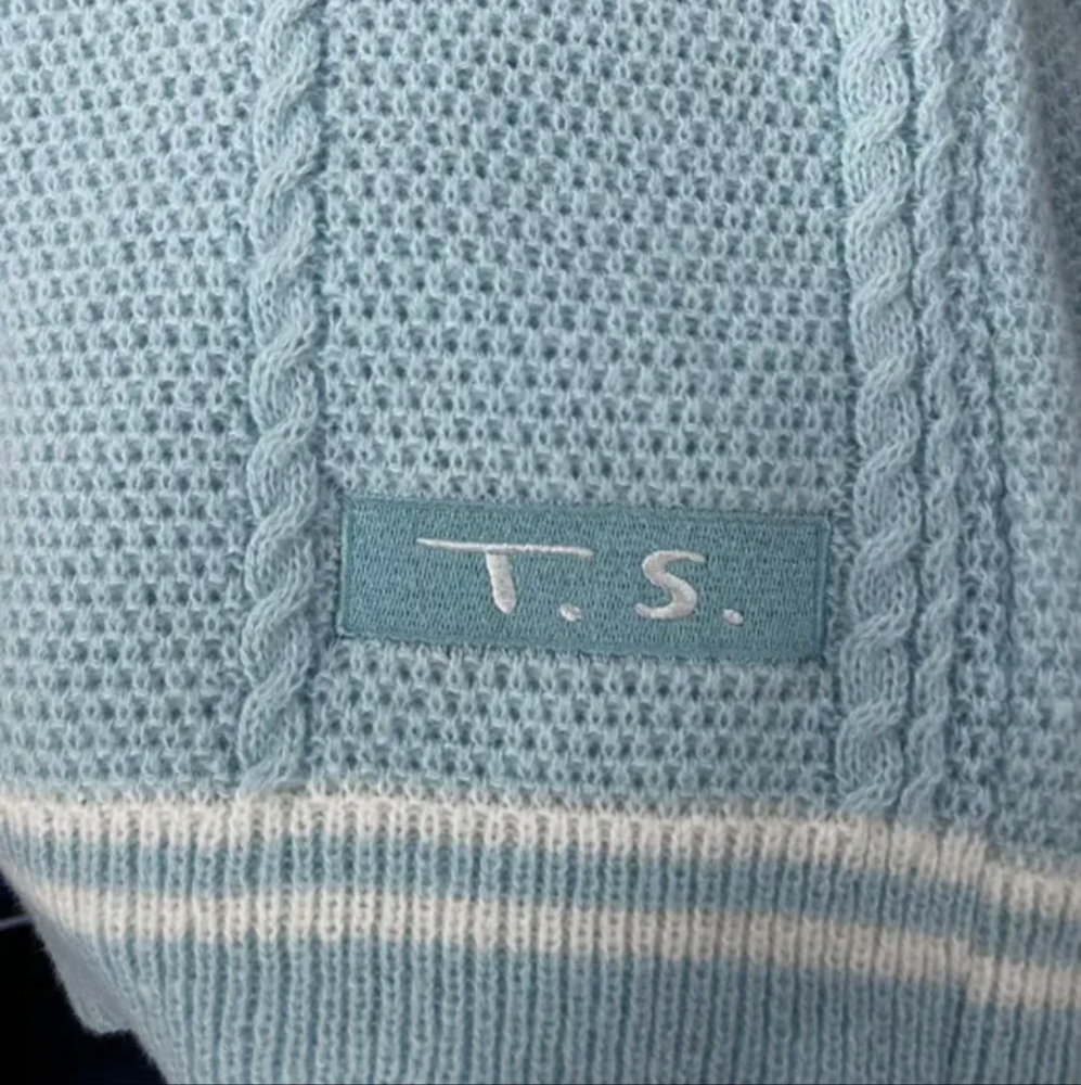 📢📢 LAST TWO Just In.... Taylor Swift Knock Off Cardigan Sweater - Picture 4 of 6